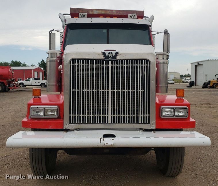 image for item DO3046 1999 Western Star 4900  dump truck