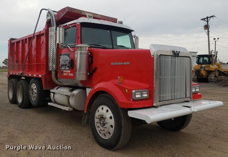 image for item DO3046 1999 Western Star 4900  dump truck