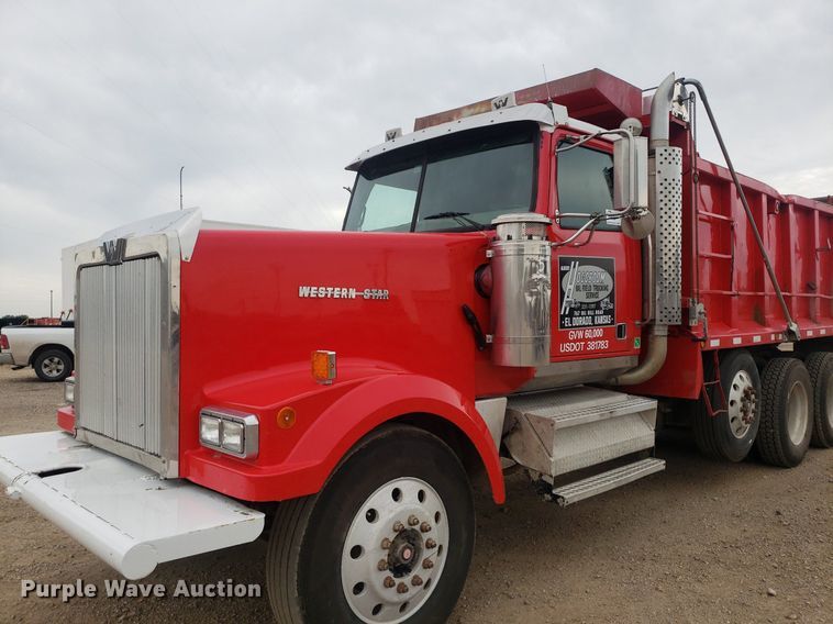 image for item DO3046 1999 Western Star 4900  dump truck