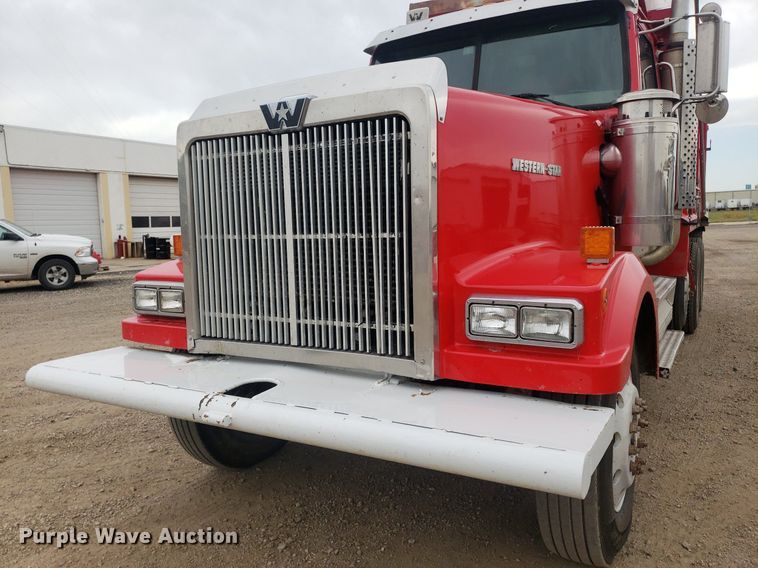 image for item DO3046 1999 Western Star 4900  dump truck