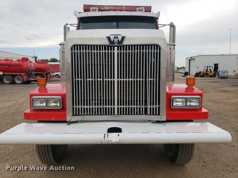 image for item DO3046 1999 Western Star 4900  dump truck