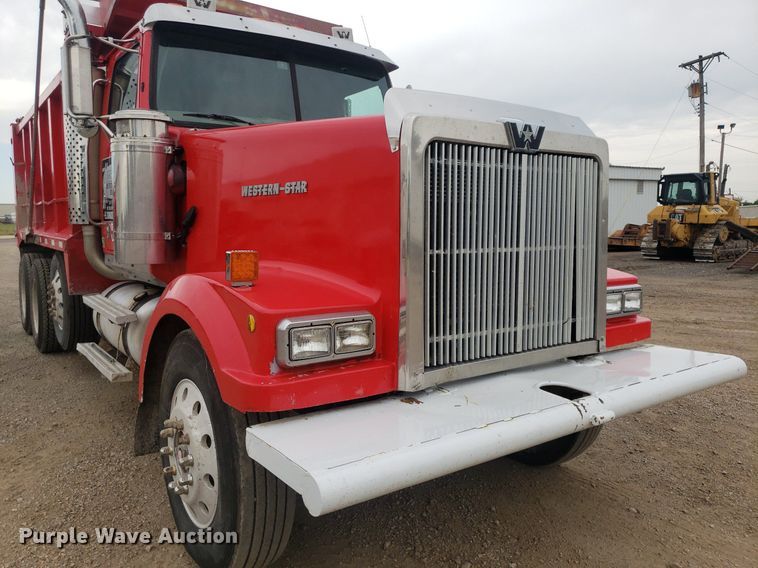 image for item DO3046 1999 Western Star 4900  dump truck