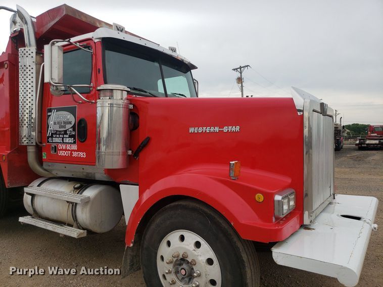 image for item DO3046 1999 Western Star 4900  dump truck