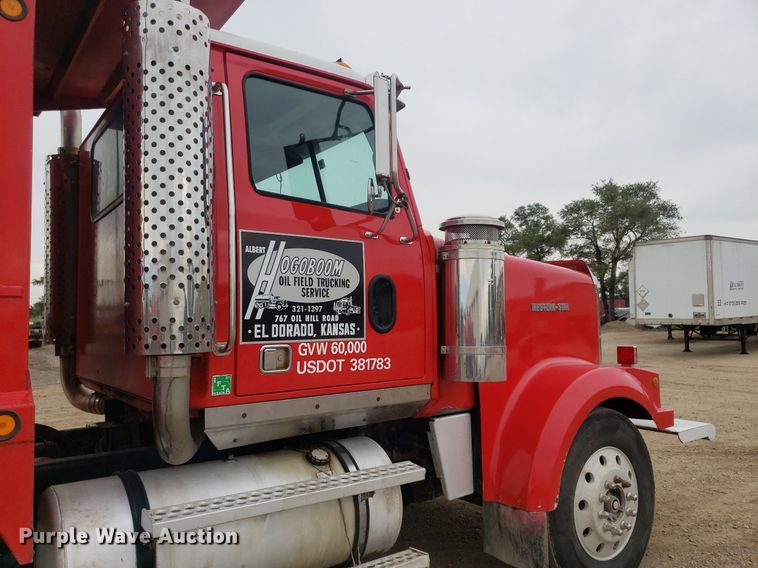 image for item DO3046 1999 Western Star 4900  dump truck