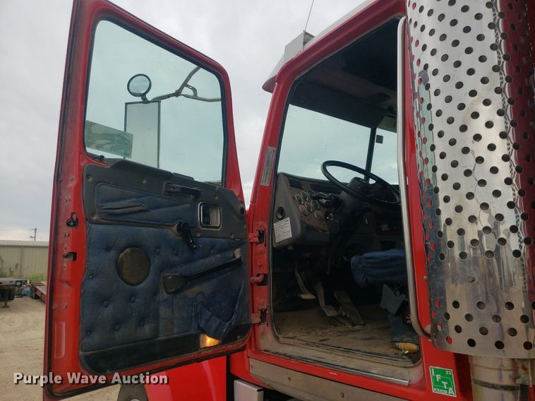 image for item DO3046 1999 Western Star 4900  dump truck