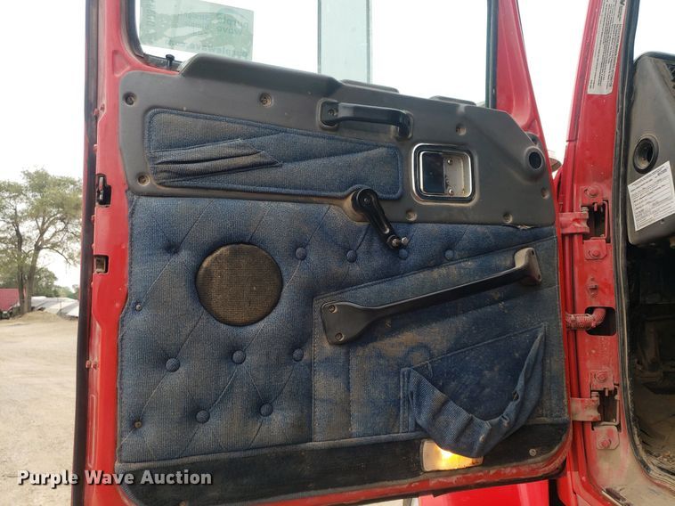 image for item DO3046 1999 Western Star 4900  dump truck