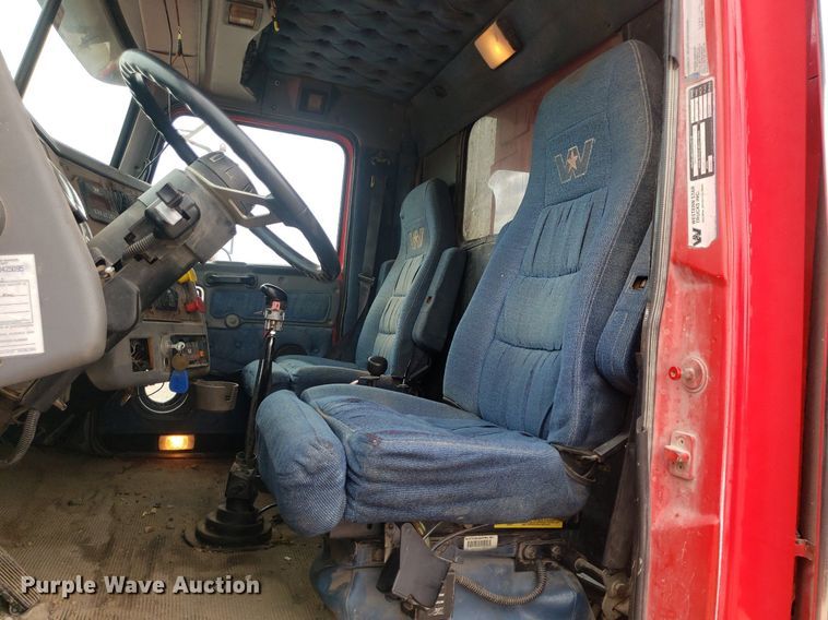 image for item DO3046 1999 Western Star 4900  dump truck