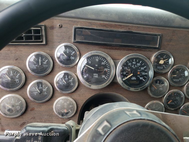 image for item DO3046 1999 Western Star 4900  dump truck