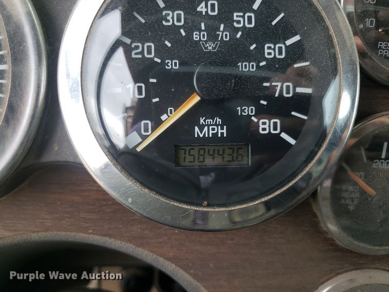 image for item DO3046 1999 Western Star 4900  dump truck