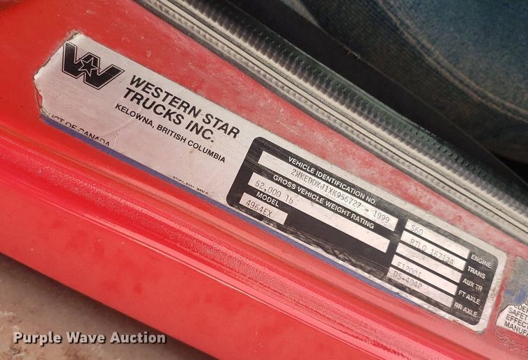 image for item DO3046 1999 Western Star 4900  dump truck