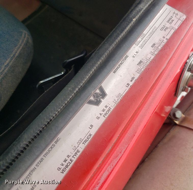 image for item DO3046 1999 Western Star 4900  dump truck