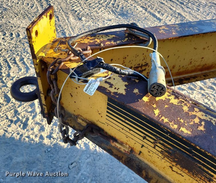 image for item DO3633 2002 Hurst 1H9  equipment trailer