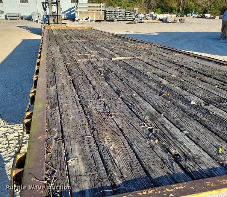 image for item DO3633 2002 Hurst 1H9  equipment trailer