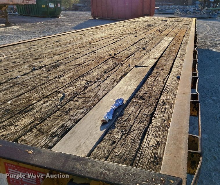 image for item DO3633 2002 Hurst 1H9  equipment trailer