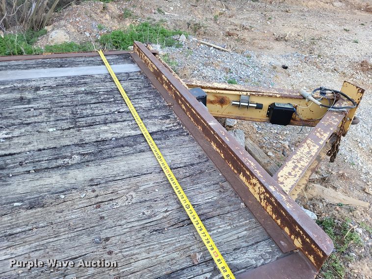 image for item DO3633 2002 Hurst 1H9  equipment trailer