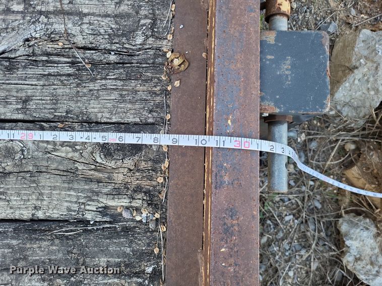 image for item DO3633 2002 Hurst 1H9  equipment trailer