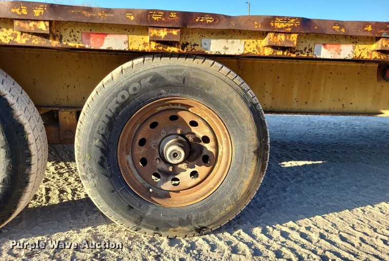 image for item DO3633 2002 Hurst 1H9  equipment trailer