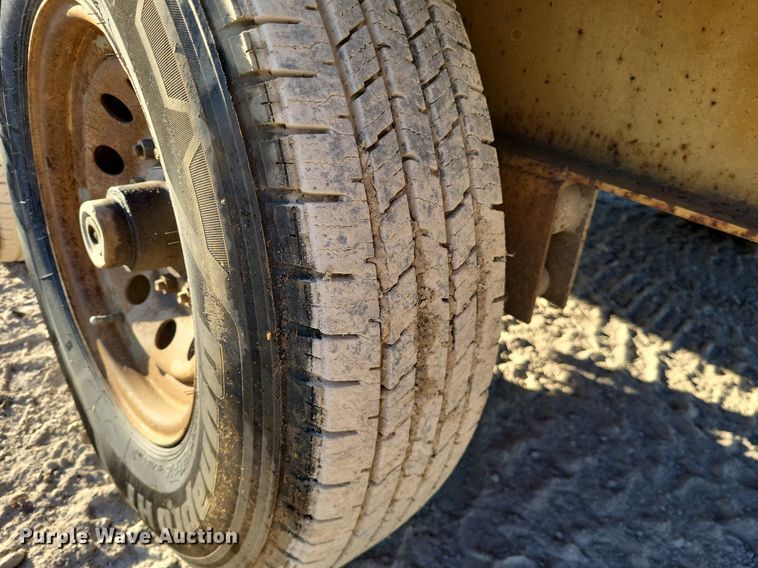 image for item DO3633 2002 Hurst 1H9  equipment trailer