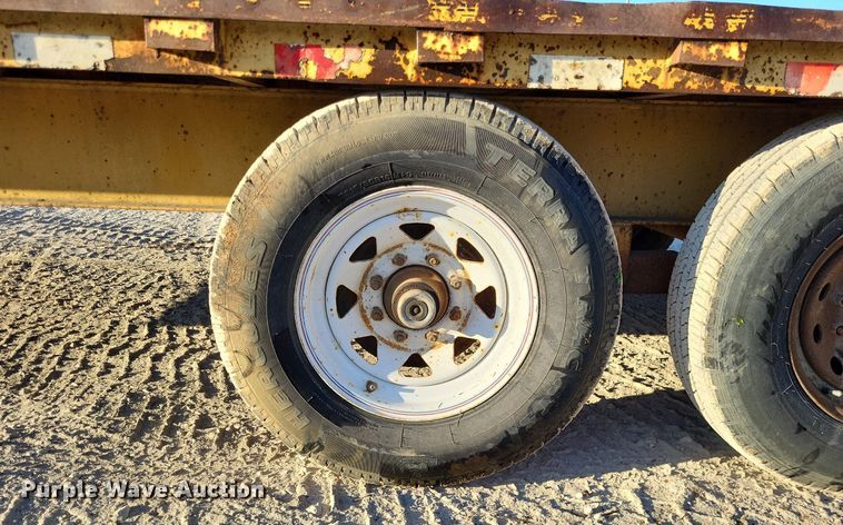 image for item DO3633 2002 Hurst 1H9  equipment trailer