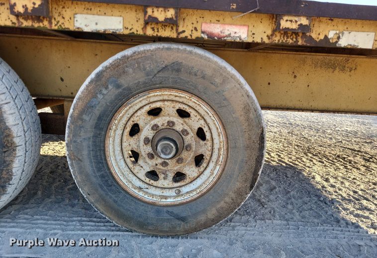 image for item DO3633 2002 Hurst 1H9  equipment trailer