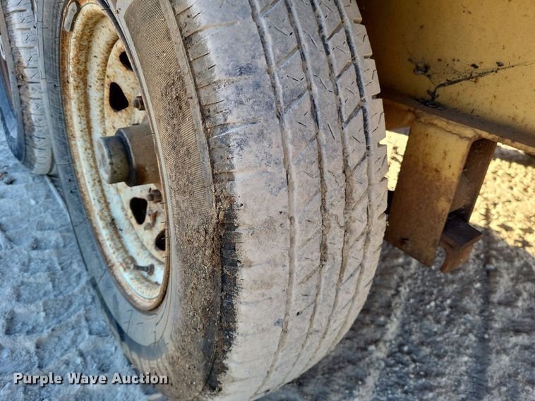 image for item DO3633 2002 Hurst 1H9  equipment trailer