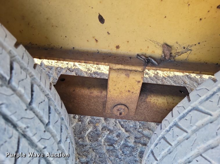 image for item DO3633 2002 Hurst 1H9  equipment trailer