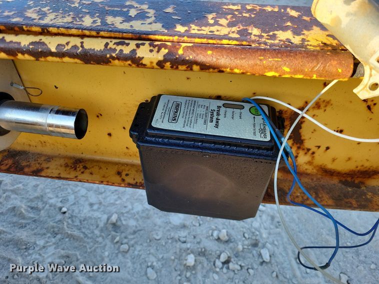 image for item DO3633 2002 Hurst 1H9  equipment trailer