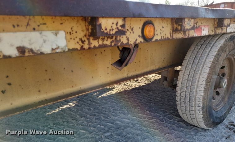 image for item DO3633 2002 Hurst 1H9  equipment trailer