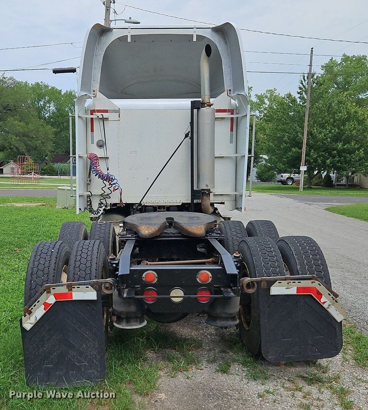 image for item DP2307 1993 Freightliner FLD120  semi truck