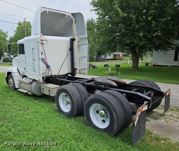 image for item DP2307 1993 Freightliner FLD120  semi truck