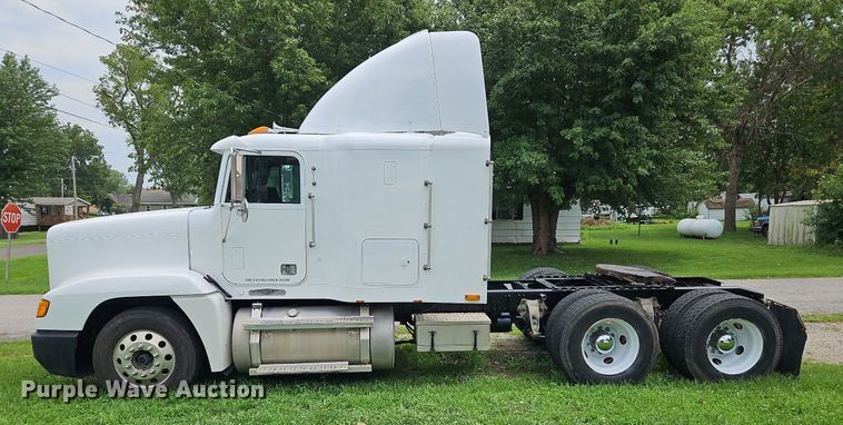 image for item DP2307 1993 Freightliner FLD120  semi truck
