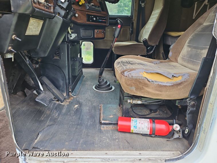 image for item DP2307 1993 Freightliner FLD120  semi truck