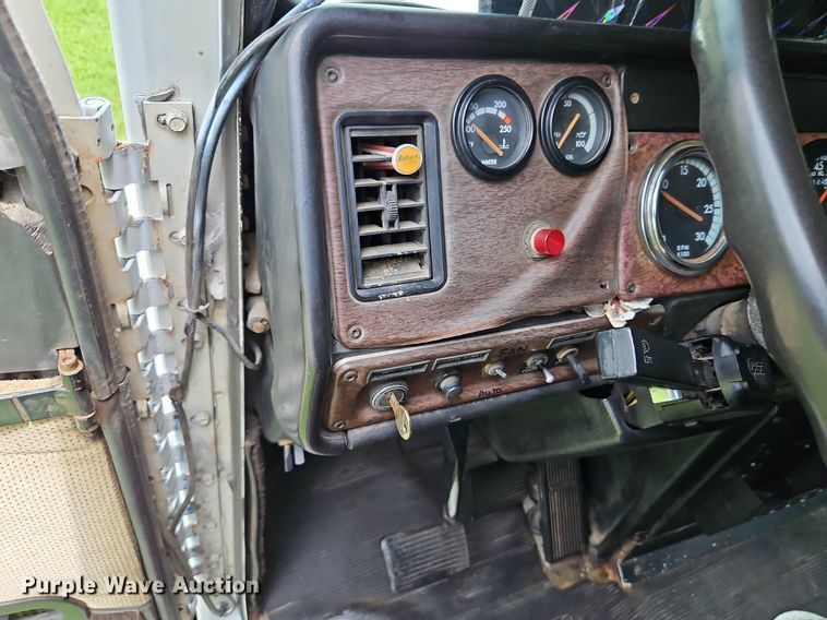 image for item DP2307 1993 Freightliner FLD120  semi truck