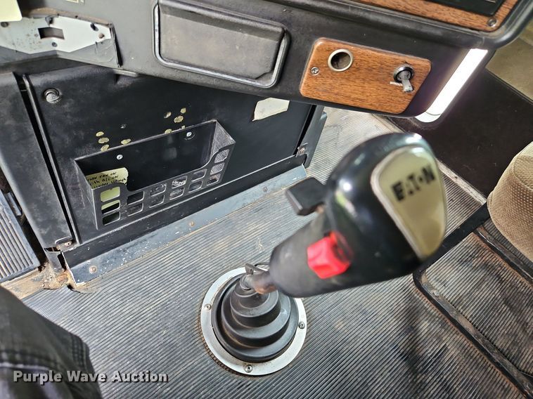 image for item DP2307 1993 Freightliner FLD120  semi truck