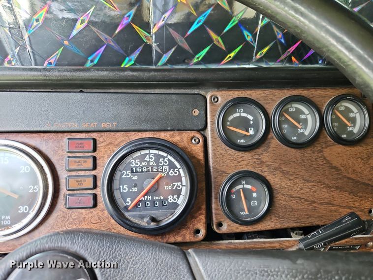 image for item DP2307 1993 Freightliner FLD120  semi truck