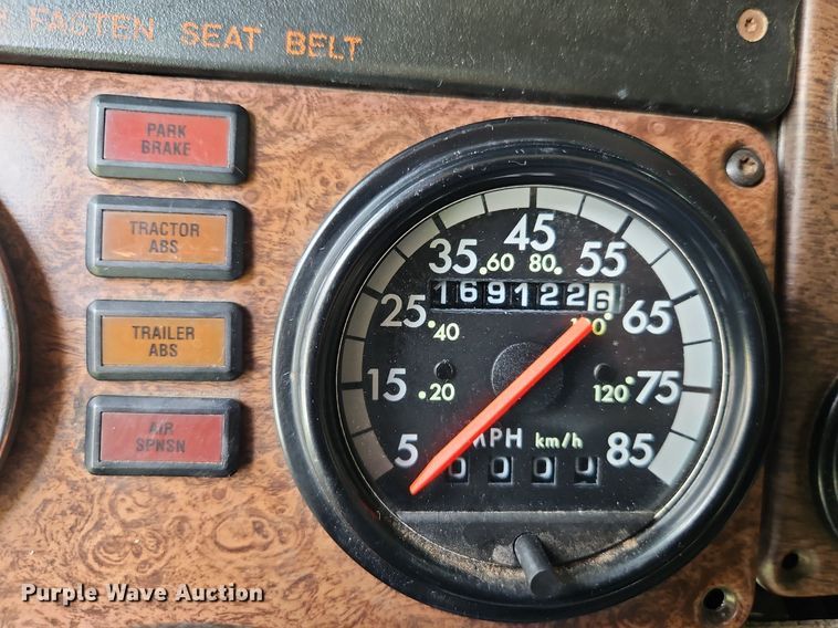 image for item DP2307 1993 Freightliner FLD120  semi truck