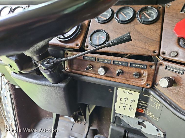 image for item DP2307 1993 Freightliner FLD120  semi truck