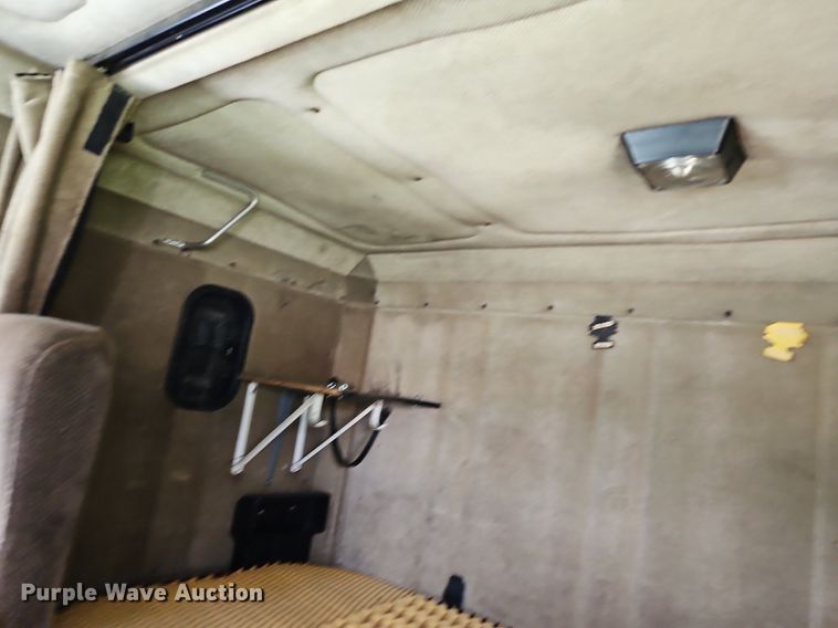 image for item DP2307 1993 Freightliner FLD120  semi truck