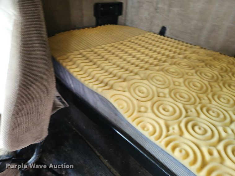 image for item DP2307 1993 Freightliner FLD120  semi truck