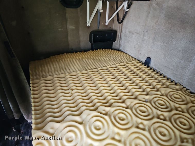 image for item DP2307 1993 Freightliner FLD120  semi truck