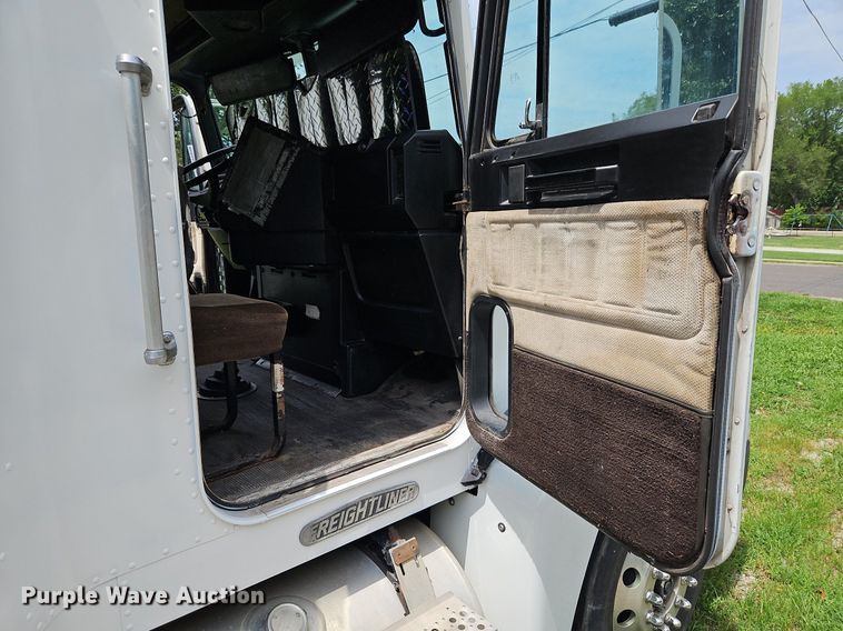 image for item DP2307 1993 Freightliner FLD120  semi truck