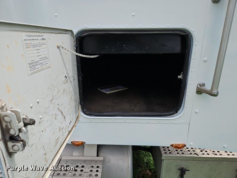 image for item DP2307 1993 Freightliner FLD120  semi truck