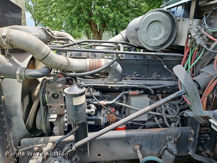 image for item DP2307 1993 Freightliner FLD120  semi truck