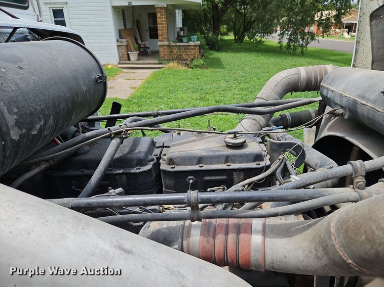 image for item DP2307 1993 Freightliner FLD120  semi truck