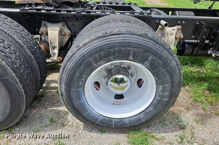 image for item DP2307 1993 Freightliner FLD120  semi truck