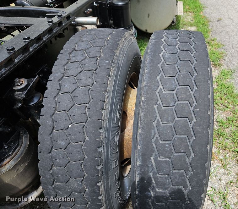 image for item DP2307 1993 Freightliner FLD120  semi truck