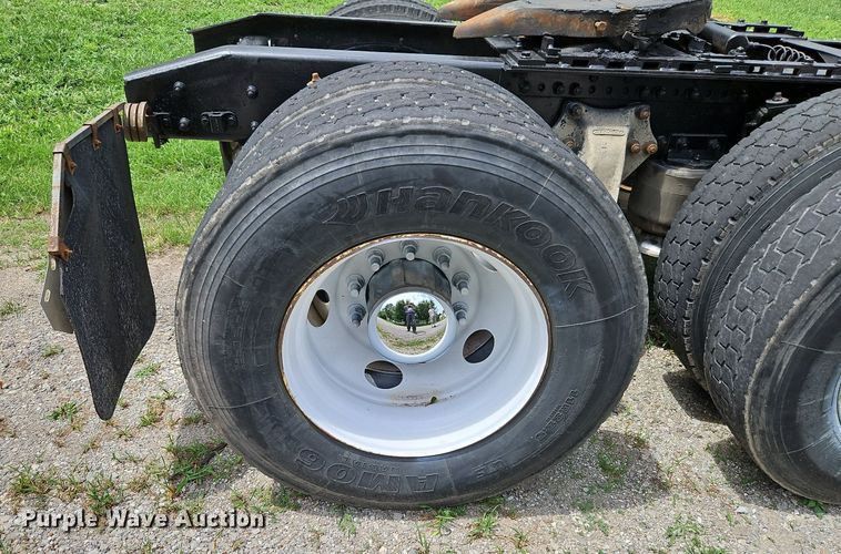 image for item DP2307 1993 Freightliner FLD120  semi truck