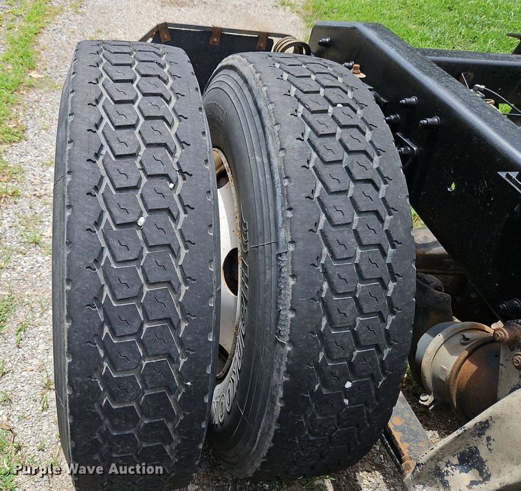 image for item DP2307 1993 Freightliner FLD120  semi truck