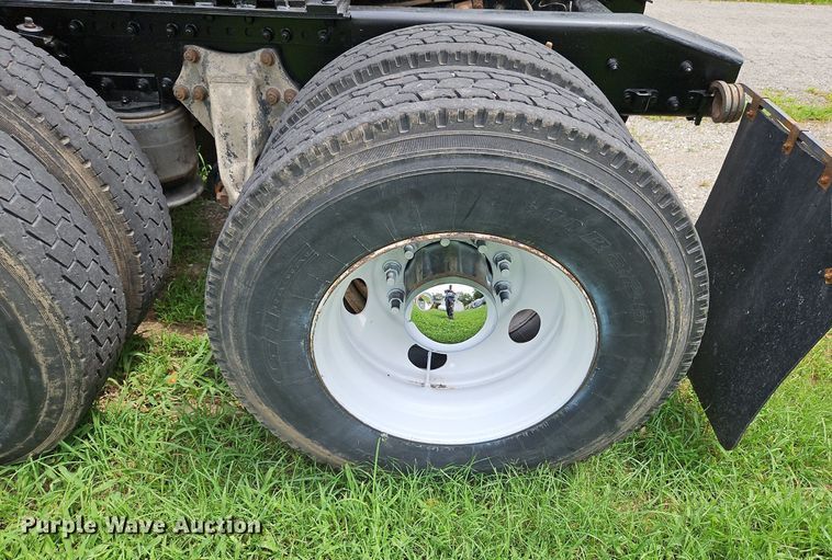 image for item DP2307 1993 Freightliner FLD120  semi truck