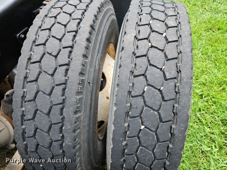 image for item DP2307 1993 Freightliner FLD120  semi truck